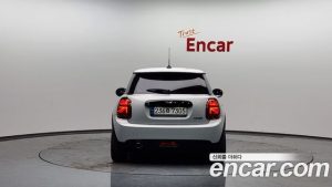 Mini Cooper DEFAULT 2021 года из Южной Кореи