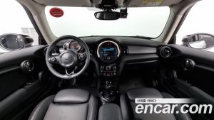 Mini Cooper DEFAULT 2021 года из Южной Кореи