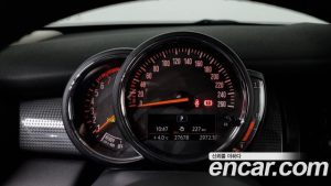 Mini Cooper DEFAULT 2021 года из Южной Кореи