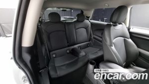 Mini Cooper DEFAULT 2021 года из Южной Кореи