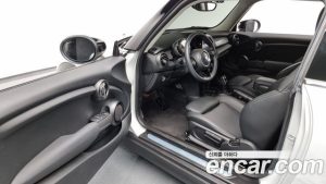Mini Cooper DEFAULT 2021 года из Южной Кореи