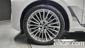 BMW X7 xDrive 40i Design Pure Excellence 6인승 2024 года из Южной Кореи