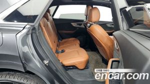 Audi Q8 45 TDI 4WD Premium 2021 года из Южной Кореи