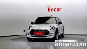 Mini Cooper 5Door DEFAULT 2021 года из Южной Кореи