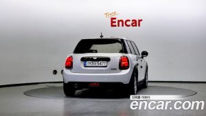 Mini Cooper 5Door DEFAULT 2021 года из Южной Кореи