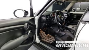 Mini Cooper 5Door DEFAULT 2021 года из Южной Кореи