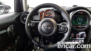 Mini Cooper 5Door DEFAULT 2021 года из Южной Кореи