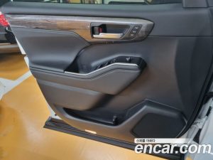 Toyota Highlander 2.5 4WD платина 2023 года из Южной Кореи