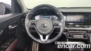 Kia Niro 1.6 HEV 2020 года из Южной Кореи