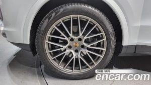 Porsche Cayenne 3.0 Coupe платина Edition 2023 года из Южной Кореи