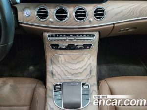 Mercedes-Benz E-Class E220d 4MATIC Exclusive 2021 года из Южной Кореи