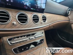 Mercedes-Benz E-Class E220d 4MATIC Exclusive 2021 года из Южной Кореи