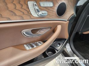 Mercedes-Benz E-Class E220d 4MATIC Exclusive 2021 года из Южной Кореи