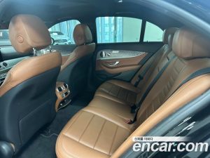 Mercedes-Benz E-Class E350 4MATIC AMG Line 2021 года из Южной Кореи