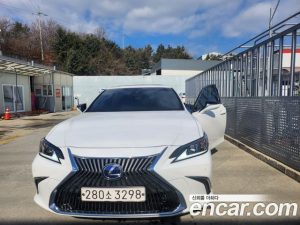 Lexus ES Luxury Plus 2021 года из Южной Кореи