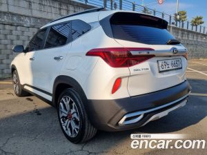 Kia Seltos Бензин 1.6 Turbo 4WD 2020 года из Южной Кореи