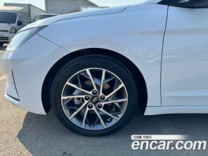 Hyundai AVANTE 1.6 2020 года из Южной Кореи