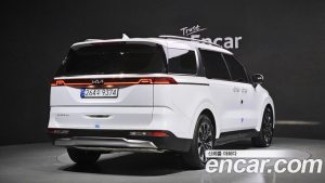 Kia Carnival Бензин 9-Seater Signature 2023 года из Южной Кореи