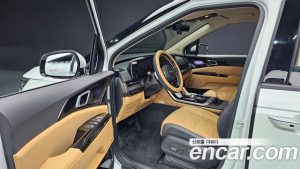 Kia Carnival Бензин 9-Seater Signature 2023 года из Южной Кореи