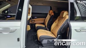 Kia Carnival Бензин 9-Seater Signature 2023 года из Южной Кореи