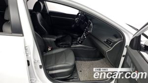 Hyundai AVANTE 1.6 2020 года из Южной Кореи