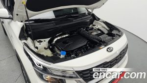 Kia Seltos Бензин 1.6 Turbo 4WD 2021 года из Южной Кореи