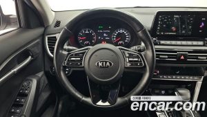 Kia Seltos Бензин 1.6 Turbo 4WD 2021 года из Южной Кореи