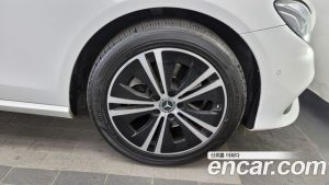 Mercedes-Benz E-Class E220d Avantgarde 2020 года из Южной Кореи