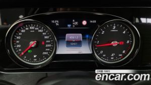 Mercedes-Benz E-Class E220d Avantgarde 2020 года из Южной Кореи