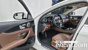 Mercedes-Benz E-Class E220d Avantgarde 2020 года из Южной Кореи