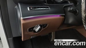 Mercedes-Benz E-Class E220d Avantgarde 2020 года из Южной Кореи