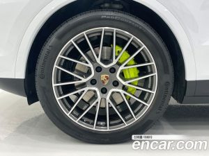 Porsche Cayenne 3.0 E-하이브리드 2023 года из Южной Кореи