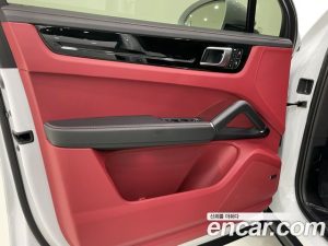 Porsche Cayenne 3.0 E-하이브리드 2023 года из Южной Кореи