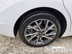 Hyundai AVANTE 1.6 2020 года из Южной Кореи