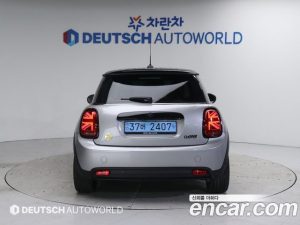 Mini Cooper SE ELECTRIC 2023 года из Южной Кореи