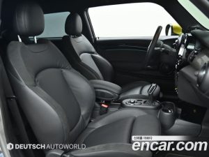 Mini Cooper SE ELECTRIC 2023 года из Южной Кореи