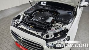 Mercedes-Benz E-Class E300e 4MATIC Exclusive 2021 года из Южной Кореи