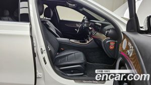 Mercedes-Benz E-Class E300e 4MATIC Exclusive 2021 года из Южной Кореи