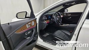 Mercedes-Benz E-Class E300e 4MATIC Exclusive 2021 года из Южной Кореи