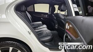 Mercedes-Benz E-Class E300e 4MATIC Exclusive 2021 года из Южной Кореи