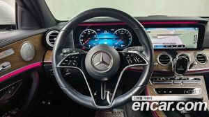 Mercedes-Benz E-Class E300e 4MATIC Exclusive 2021 года из Южной Кореи
