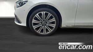 Mercedes-Benz E-Class E300e 4MATIC Exclusive 2023 года из Южной Кореи