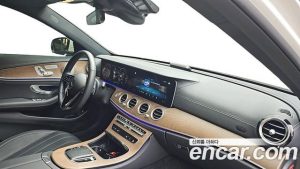 Mercedes-Benz E-Class E300e 4MATIC Exclusive 2023 года из Южной Кореи