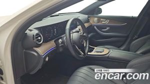 Mercedes-Benz E-Class E300e 4MATIC Exclusive 2023 года из Южной Кореи