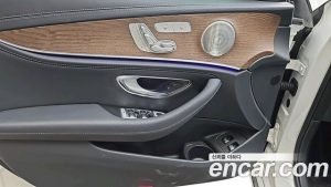 Mercedes-Benz E-Class E300e 4MATIC Exclusive 2023 года из Южной Кореи