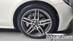 Mercedes-Benz E-Class E300 4MATIC AMG Line 2020 года из Южной Кореи