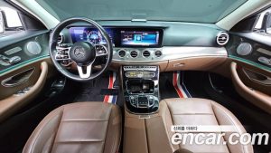 Mercedes-Benz E-Class E300 4MATIC AMG Line 2020 года из Южной Кореи