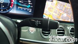 Mercedes-Benz E-Class E300 4MATIC AMG Line 2020 года из Южной Кореи