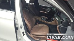 Mercedes-Benz E-Class E300 4MATIC AMG Line 2020 года из Южной Кореи