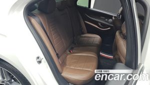 Mercedes-Benz E-Class E300 4MATIC AMG Line 2020 года из Южной Кореи